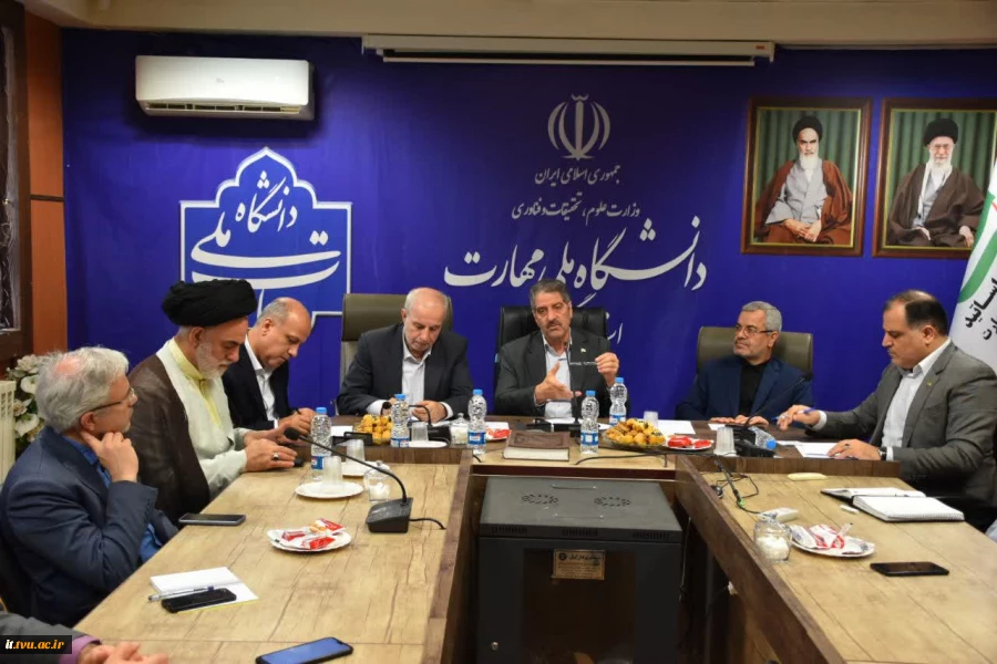 نشست رئیس دانشگاه ملی مهارت با اعضای هیئت‌علمی در آموزشکده پسران رشت (شهید چمران) _ واحد استانی گیلان 2